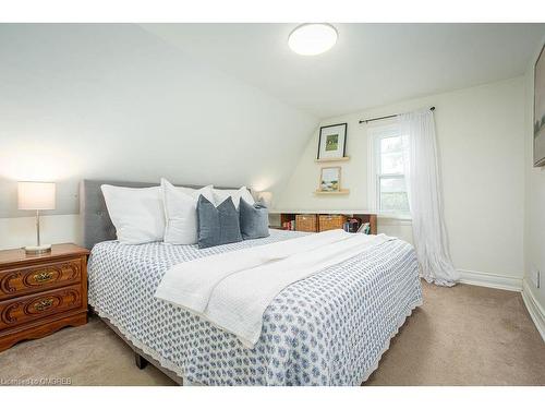 418 Caithness Street E, Caledonia, ON - Indoor Photo Showing Bedroom