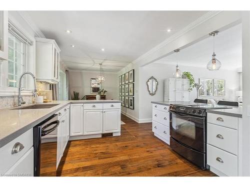 310 Silvana Crescent, Burlington, ON - Indoor Photo Showing Kitchen With Upgraded Kitchen