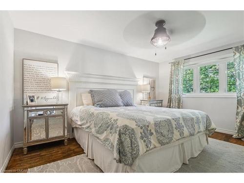 310 Silvana Crescent, Burlington, ON - Indoor Photo Showing Bedroom