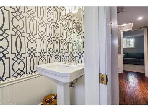 310 Silvana Crescent, Burlington, ON - Indoor Photo Showing Bathroom