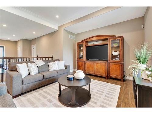 7 Gavin Drive, Freelton, ON - Indoor Photo Showing Living Room