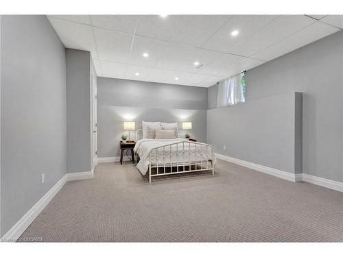 7 Gavin Drive, Freelton, ON - Indoor Photo Showing Bedroom