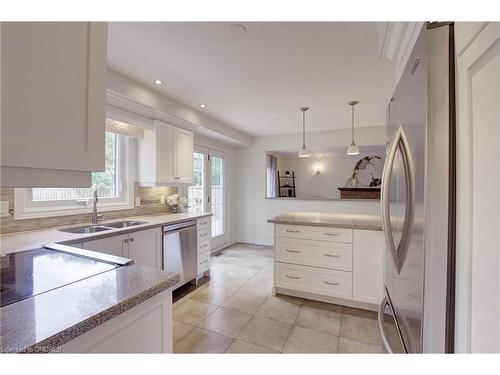 186 Simon Drive, Burlington, ON - Indoor Photo Showing Kitchen With Double Sink