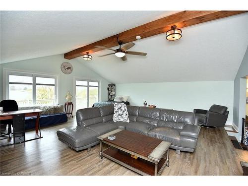 174 Painter Road, Onondaga, ON - Indoor Photo Showing Living Room