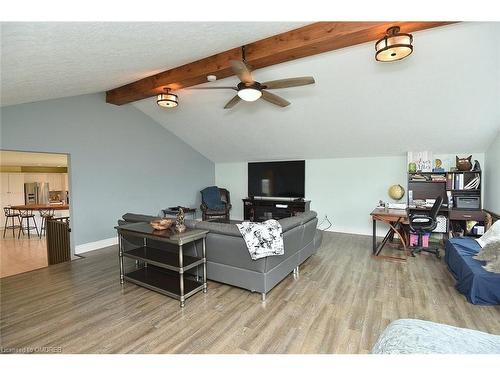 174 Painter Road, Onondaga, ON - Indoor Photo Showing Living Room