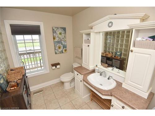 174 Painter Road, Onondaga, ON - Indoor Photo Showing Bathroom