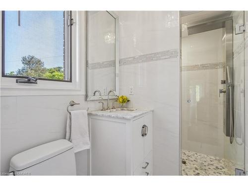 10011 Hume Court, Milton, ON - Indoor Photo Showing Bathroom