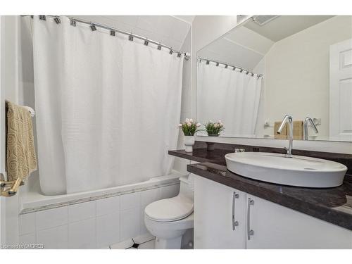 10011 Hume Court, Milton, ON - Indoor Photo Showing Bathroom