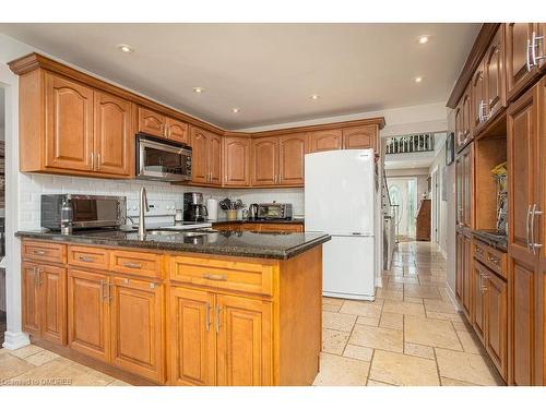 1531 Stancombe Crescent, Mississauga, ON - Indoor Photo Showing Kitchen