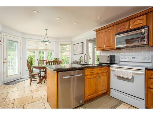 1531 Stancombe Crescent, Mississauga, ON - Indoor Photo Showing Kitchen