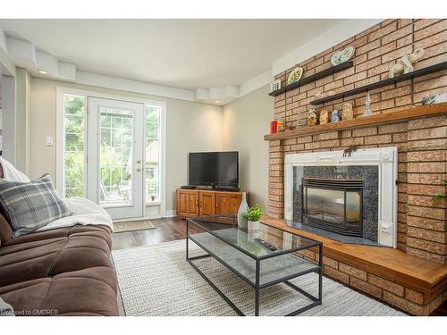 1531 Stancombe Crescent, Mississauga, ON - Indoor Photo Showing Living Room With Fireplace