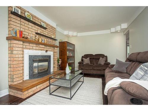 1531 Stancombe Crescent, Mississauga, ON - Indoor Photo Showing Living Room With Fireplace