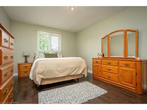 1531 Stancombe Crescent, Mississauga, ON - Indoor Photo Showing Bedroom