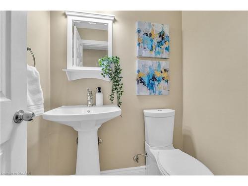 631 Montego Crescent, Burlington, ON - Indoor Photo Showing Bathroom