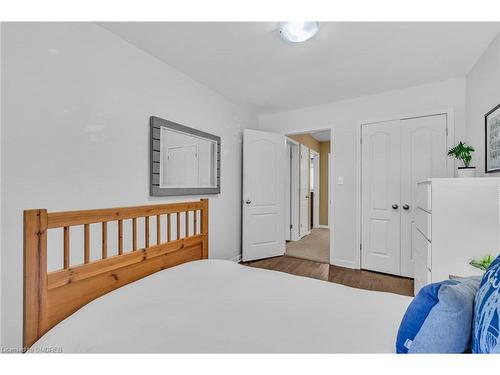 631 Montego Crescent, Burlington, ON - Indoor Photo Showing Bedroom