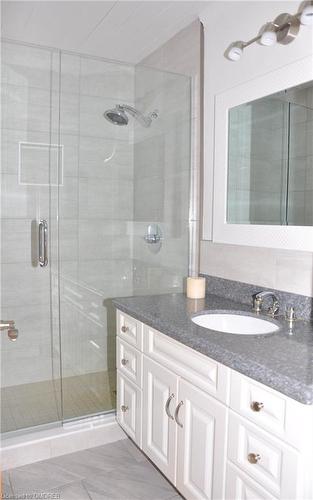 3 Howey Avenue, Long Point, ON - Indoor Photo Showing Bathroom