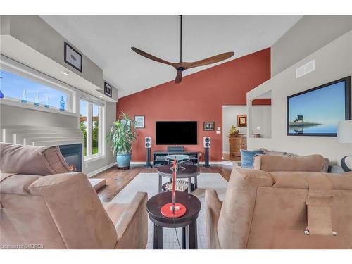 1201 Concession 2 Road, Niagara-On-The-Lake, ON - Indoor Photo Showing Living Room