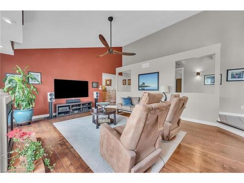 1201 Concession 2 Road, Niagara-On-The-Lake, ON - Indoor Photo Showing Living Room