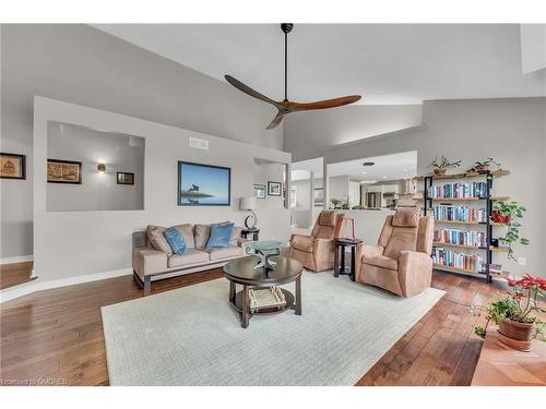 1201 Concession 2 Road, Niagara-On-The-Lake, ON - Indoor Photo Showing Living Room