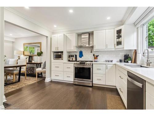 2461 Bridge Road, Oakville, ON - Indoor Photo Showing Kitchen With Upgraded Kitchen