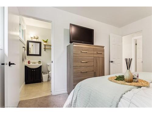 2461 Bridge Road, Oakville, ON - Indoor Photo Showing Bedroom