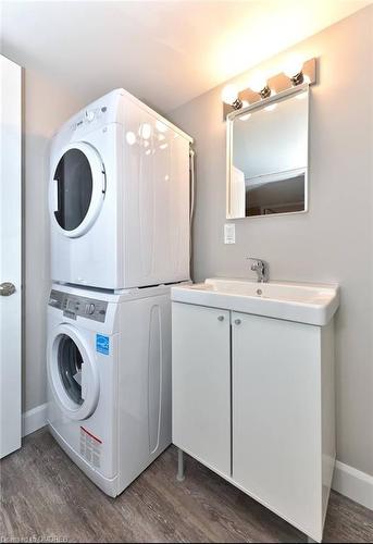 Basement-870 Queens Avenue, London, ON - Indoor Photo Showing Laundry Room