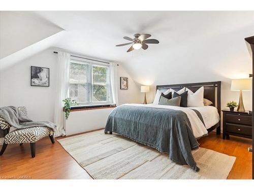 2076 Churchill Avenue, Burlington, ON - Indoor Photo Showing Bedroom