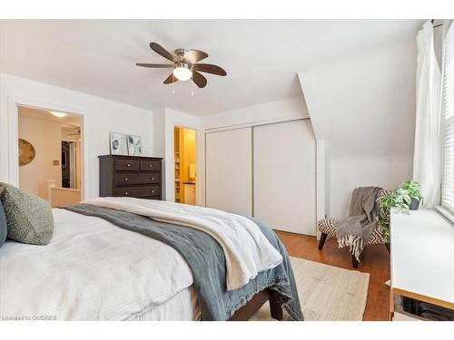 2076 Churchill Avenue, Burlington, ON - Indoor Photo Showing Bedroom