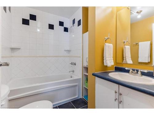 2076 Churchill Avenue, Burlington, ON - Indoor Photo Showing Bathroom