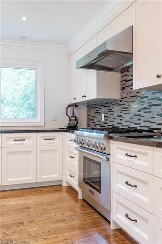 165 Walby Drive, Oakville, ON - Indoor Photo Showing Kitchen With Upgraded Kitchen