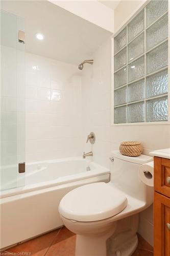 165 Walby Drive, Oakville, ON - Indoor Photo Showing Bathroom