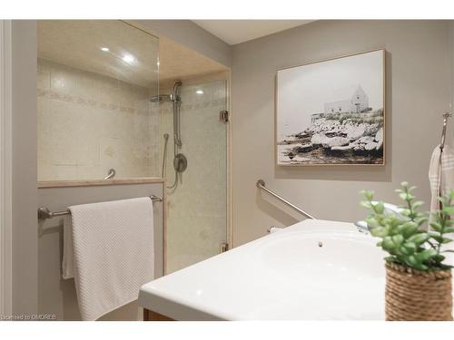 165 Walby Drive, Oakville, ON - Indoor Photo Showing Bathroom