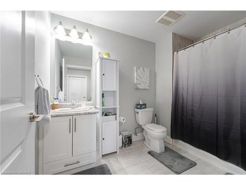 318-150 Oak Park Boulevard, Oakville, ON - Indoor Photo Showing Bathroom