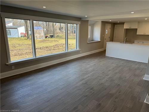 706 Highway 6, Hamilton, ON - Indoor Photo Showing Kitchen