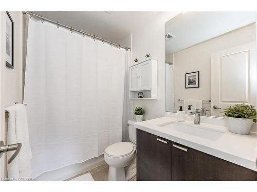 401-35 Hayden Street, Toronto, ON - Indoor Photo Showing Bathroom