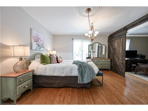 179 Townsend Avenue, Burlington, ON - Indoor Photo Showing Bedroom