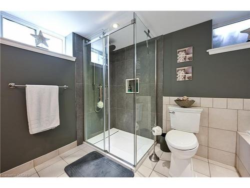 179 Townsend Avenue, Burlington, ON - Indoor Photo Showing Bathroom