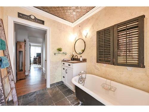 179 Townsend Avenue, Burlington, ON - Indoor Photo Showing Bathroom