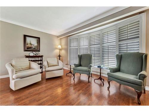 330 Duncombe Drive, Burlington, ON - Indoor Photo Showing Living Room