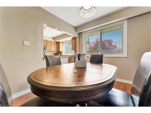 330 Duncombe Drive, Burlington, ON - Indoor Photo Showing Dining Room