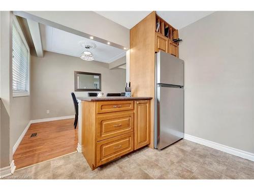 330 Duncombe Drive, Burlington, ON - Indoor Photo Showing Kitchen