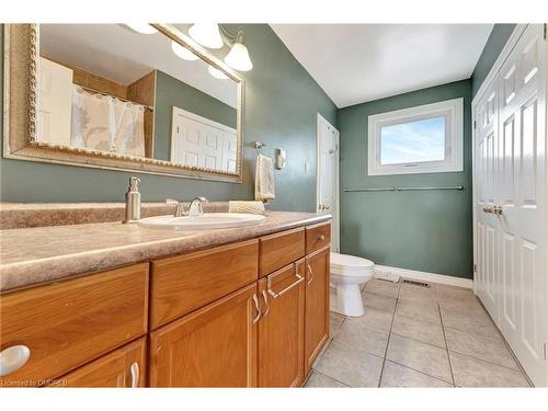 330 Duncombe Drive, Burlington, ON - Indoor Photo Showing Bathroom