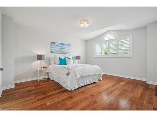 4105 Continental Drive, Burlington, ON - Indoor Photo Showing Bedroom
