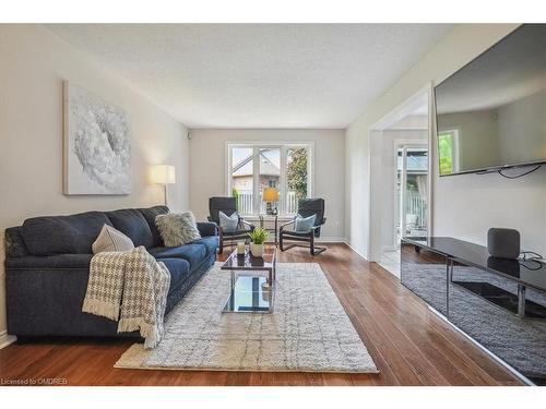 4105 Continental Drive, Burlington, ON - Indoor Photo Showing Living Room