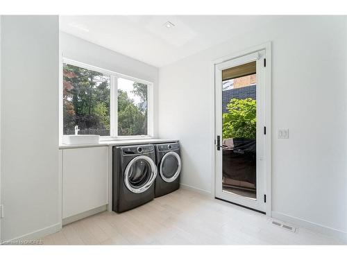 14 Belvedere Drive, Oakville, ON - Indoor Photo Showing Laundry Room