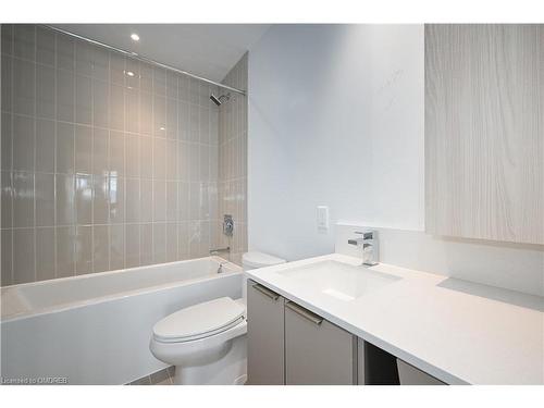4306-3900 Confederation Parkway, Mississauga, ON - Indoor Photo Showing Bathroom