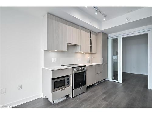 4306-3900 Confederation Parkway, Mississauga, ON - Indoor Photo Showing Kitchen