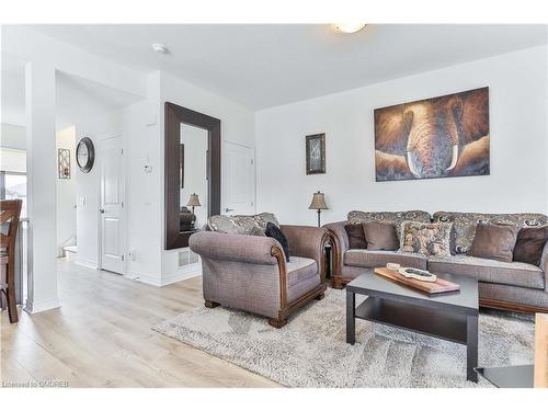 172-77 Diana Avenue, Brantford, ON - Indoor Photo Showing Living Room