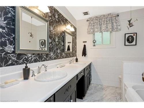 25 Caroline Street, Georgetown, ON - Indoor Photo Showing Bathroom