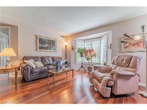 101-216C Plains Road W, Burlington, ON - Indoor Photo Showing Living Room